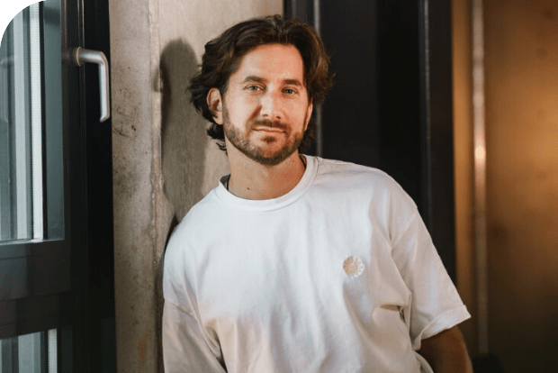 Interview: „KI ist kein Tool, sondern ein Arbeitsprinzip“